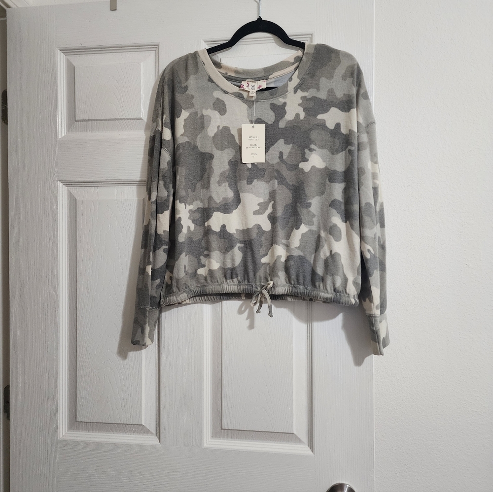Hippie Rose Grayish Camo Crop Top Size XL NWT